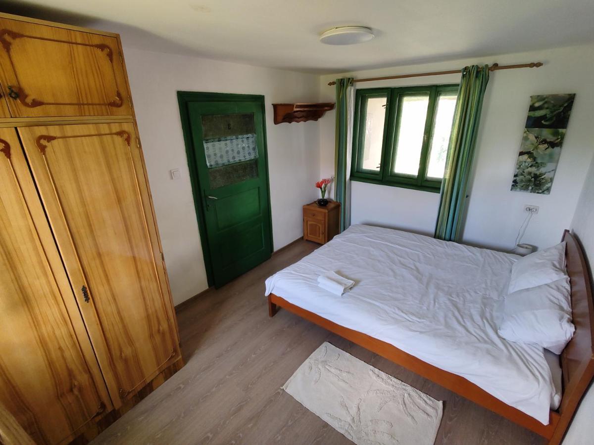La Tataia Zahei Hotel Dragus Kültér fotó