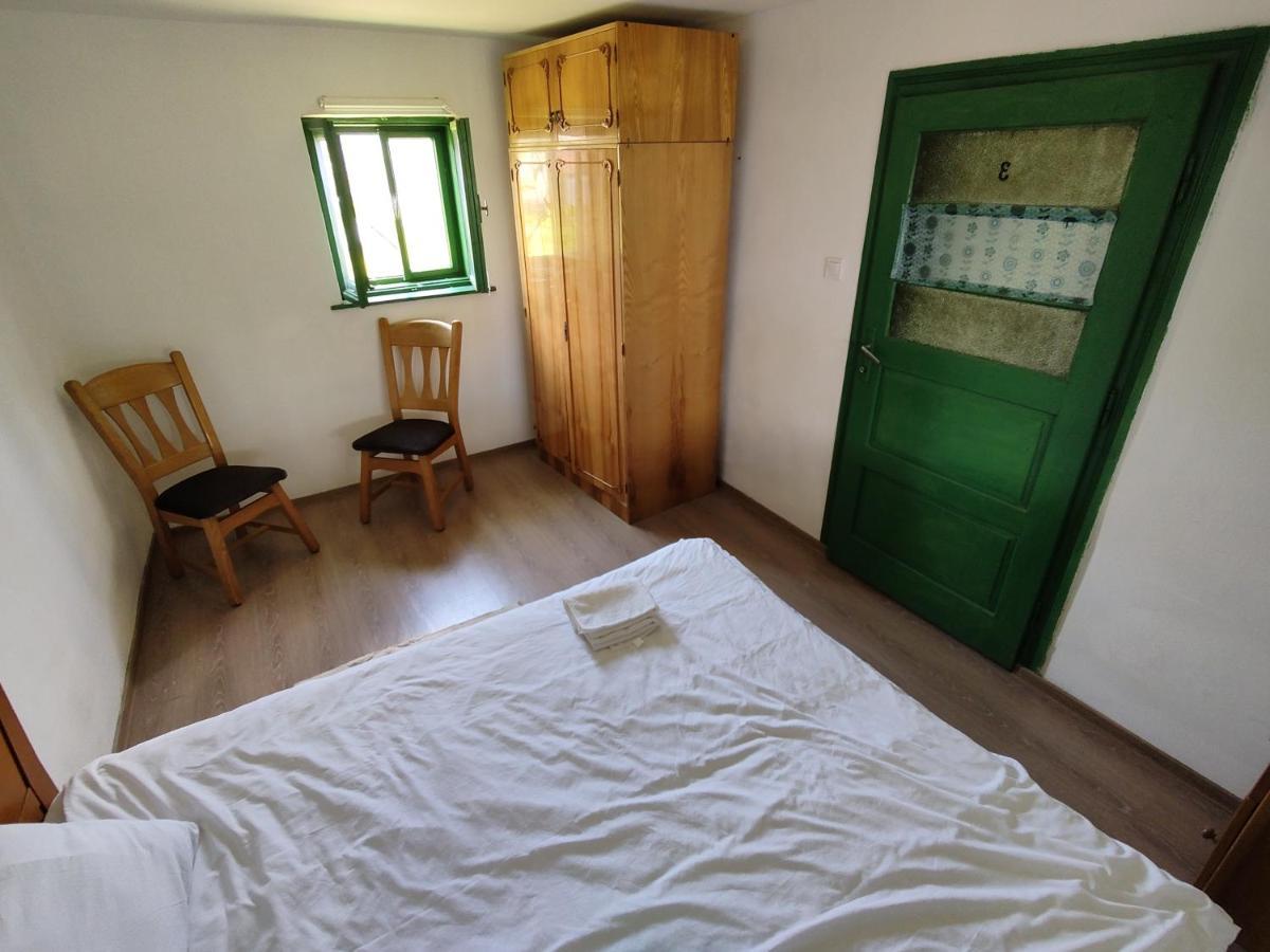 La Tataia Zahei Hotel Dragus Kültér fotó