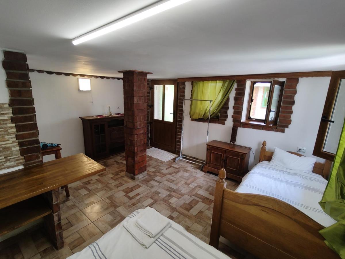 La Tataia Zahei Hotel Dragus Kültér fotó